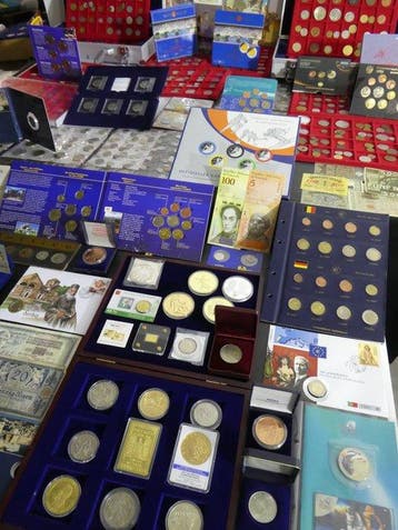 Wereld. Collection of coins/banknote/medals/euro inkl. pp