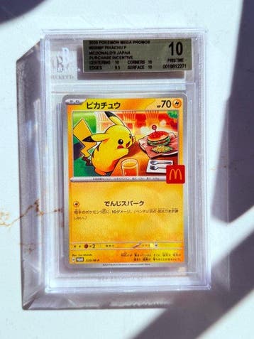 Pokémon - 1 Graded card - Pikachu 020/M-P Promo card,, Hobby en Vrije tijd, Nieuw