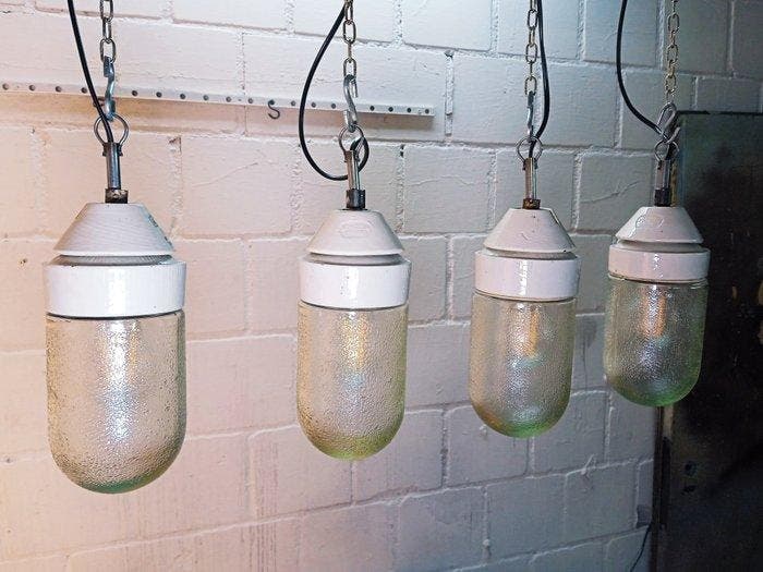 Plafondlamp (4) - Retro-industriële lamp - Metaal, Glas,, Antiek en Kunst, Antiek | Wandborden en Tegels