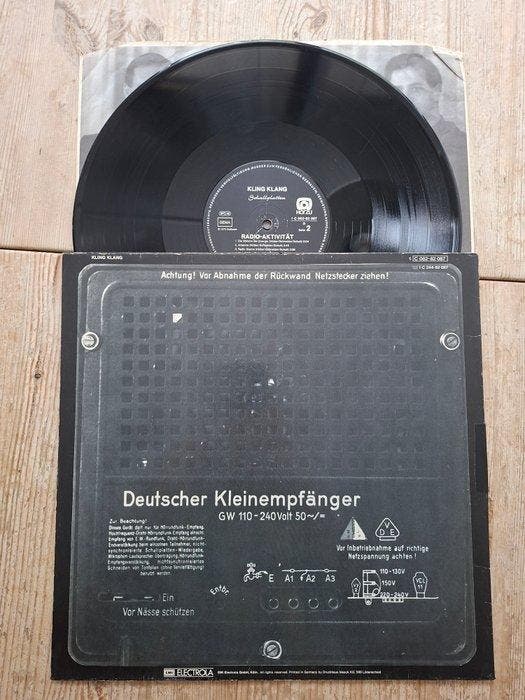 Kraftwerk - RADIO-ACTIVITY (original German 1975 pressing) -, CD & DVD, Vinyles Singles
