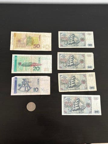 Duitsland. 7 bankbiljetten en 1 munt van 5 DM Deutsche Mark, Postzegels en Munten