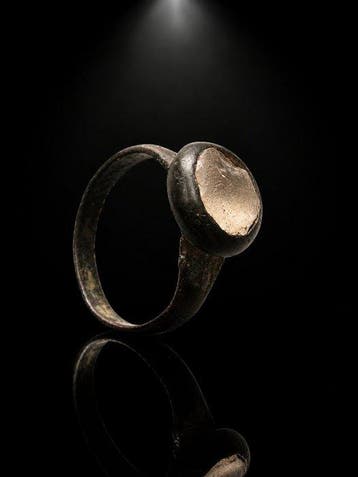 Médiéval Bronze Bague avec pierre cabochon blanche (Sans
