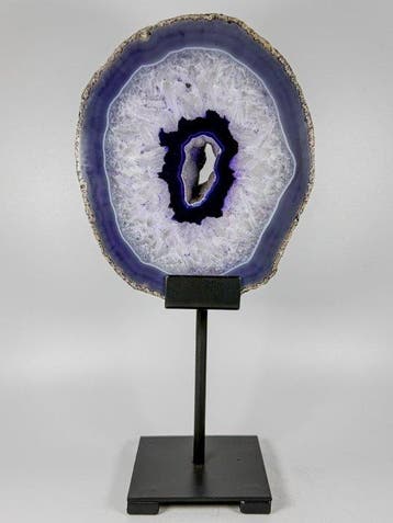 Very unique purple colored agate slice on stand Gepolijste -