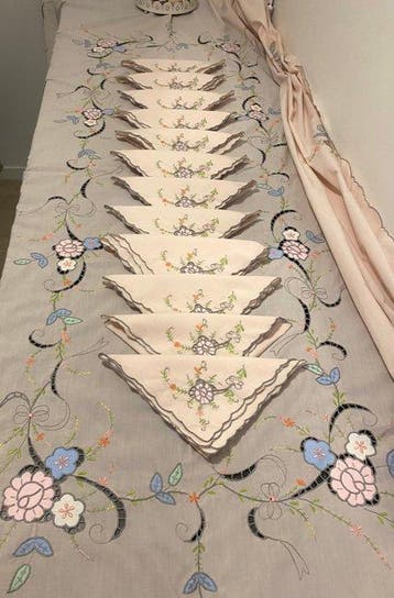 Vintage - Service de table - Grande nappe et ses 12