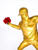 The BlackLine Gallery - Beeldje - Flower Thrower - 23cm -