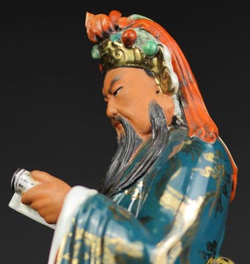 Grote handbeschilderde Guan Yu porseleinen beeld, hoogte 30