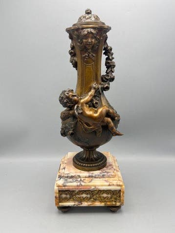 siervaas met putti op marmeren sokkel - Cassolette - Marbre,, Antiek en Kunst