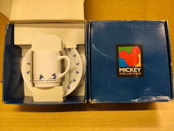 Mickey Unlimited - 6 Various merchandise objects