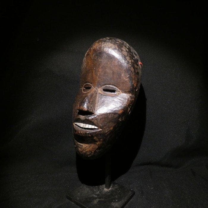 Mask. Dan. 21,5 cm H. ends 19 - early 20th century - Figuur, Antiek en Kunst, Kunst | Niet-Westerse kunst