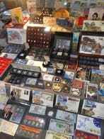 Wereld. Collection of coins/banknote/medals/euro inkl. pp