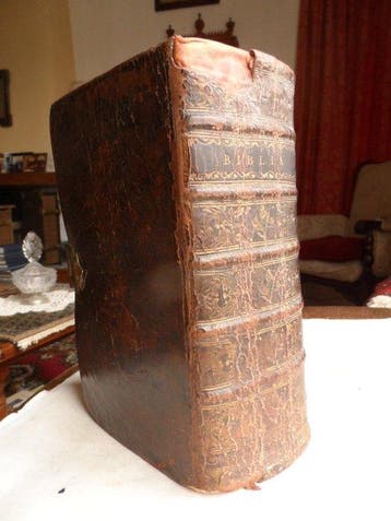 Oude kerkbankbijbel 1780 met koper slot, psalmen en