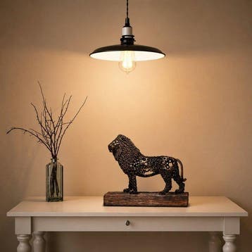 sculptuur, Handcrafted Metal Lion Sculpture on Wooden Base