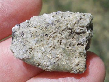 trinitiet - Hoogte: 2.7 cm - Breedte: 2 cm- 4.4 g - (1)