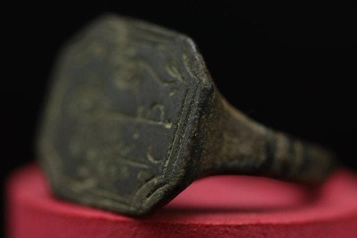 Middeleeuws (Gotisch) Bronze Cult Adellijke Ring - 2.7 cm, Antiquités & Art, Antiquités | Autres Antiquités