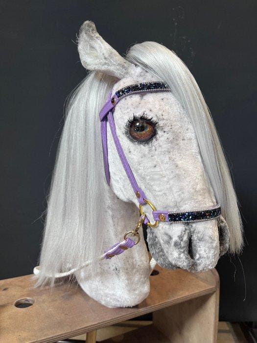 Old Pony Tales - Speelgoed White and grey realistic stick, Antiek en Kunst, Antiek | Speelgoed