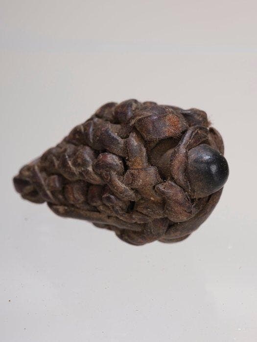 Paar Bamileke jagersamulets – Kameroen – leer en rituele, Antiek en Kunst, Kunst | Niet-Westerse kunst