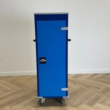 Verrijdbare trolleykast met stroomaansluiting voor 10, Huis en Inrichting, Gebruikt
