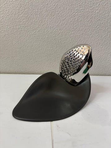Alessi - Zaha Hadid - Râpe à noix de muscade - Forme -