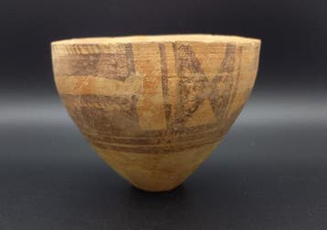 Indus Vallei Terracotta Beker met geometrische decor - 75 mm