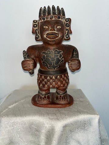 Sculpture mexicaine en terre cuite polychrome représentant, Antiquités & Art