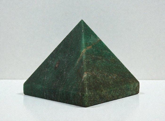 Uitzonderlijke Groene Kyaniet Steen Piramide 105 mm –, Collections, Minéraux & Fossiles