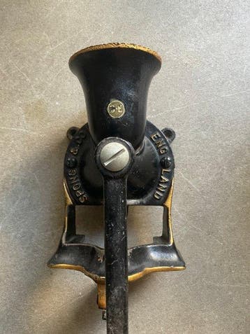DE - Koffiemolen (2) - Gietijzer - Antieke koffiemolens