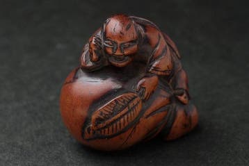 Très fin netsuke de Hotei, signé - Bois - Japon - Période