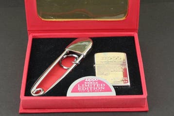 Zippo - American Classic Limited Edition Lighter & Key, Verzamelen, Nieuw