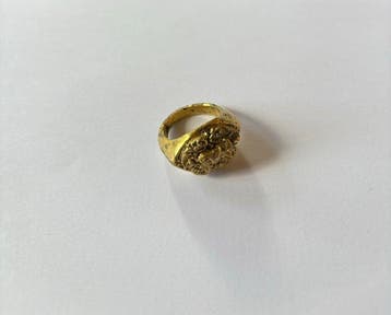 Bague - Indonésie Un anneau en bronze doré du XIXe siècle