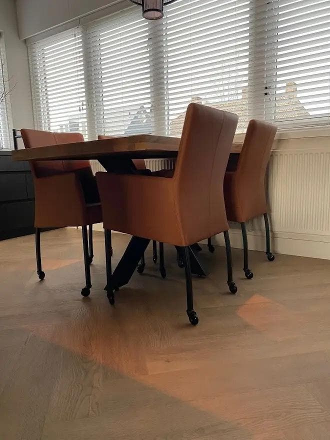 Set van 4 leren eetkamerstoelen - met wieltjes en, Maison & Meubles, Chaises, Enlèvement ou Envoi