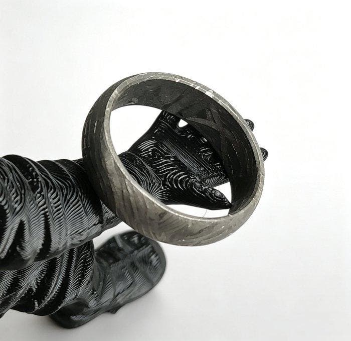 Aletai meteoriet Dit is een exquisiet vervaardigde ring van, Verzamelen, Mineralen en Fossielen