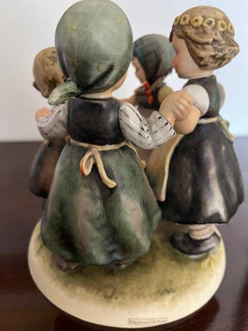 Goebel - Beeldje - Ring around the Rosie - TMK3 - Porselein, Antiek en Kunst