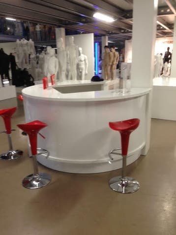 *TIP*  SHOWROOMMODEL Glossy witte ronde bar 110 cm hoog, Ophalen of Verzenden