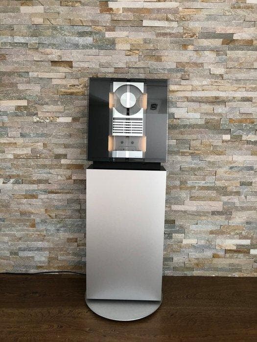 Bang & Olufsen - Beosound Ouverture op een CD-kast. Hifi-set, Audio, Tv en Foto, Stereoketens