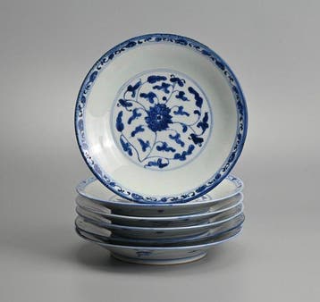 Schotel (6) - Chinese blue and white porcelain Lotus Scroll