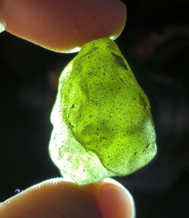 Moldaviet - uit Radomilice - Hoogte: 31 mm - Breedte: 23 mm, Verzamelen, Mineralen en Fossielen