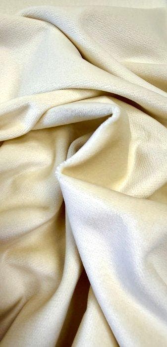 1760Prachtig getuft fluweel in een elegante cremekleur -