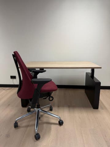 Zit Sta Bureau Met Luxe Wangelementen - Design Bureau, Huis en Inrichting, Bureaus, Verzenden, In hoogte verstelbaar, Nieuw