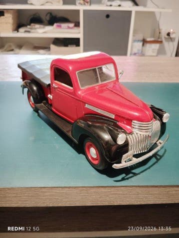 Solido 1:18 - Modelauto (2) - Chevrolet pick-up GMC (1946) +