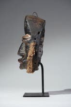 Een houten masker - Dan - Ivoorkust (Zonder minimumprijs)