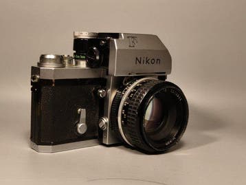 Nikon F con obiettivo Nikkor 50mm f/1.8 Analoge camera, Nieuw