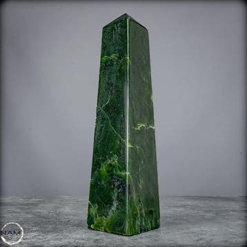 Natuurlijke hoogwaardige nefriet Obelisk- 1548.39 g