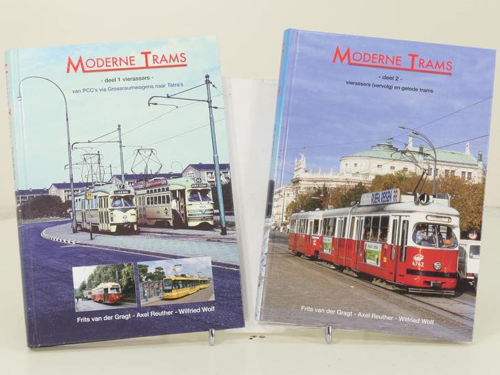 2 boeken Moderne Trams – deel 1 & 2, vierrassers en geled., Boeken, Vervoer en Transport, Nieuw, Ophalen of Verzenden
