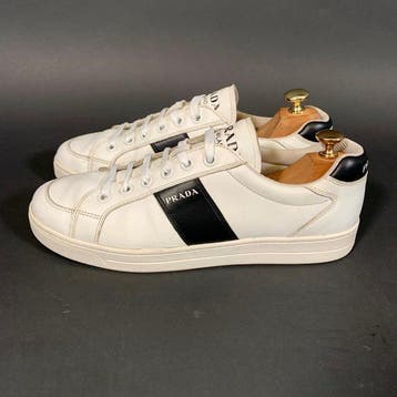 Prada Low Top Sneaker Black/White 2EG 354 UK 8.5 - Sneakers