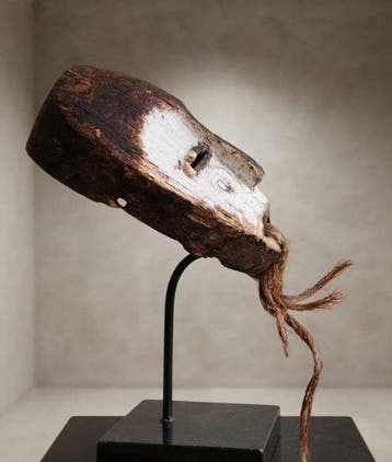 Masker laat de baard achter. - Lega - DR Congo (Zonder