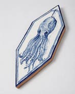Portugese azulejo van maiolica met een kobaltblauwe octopus.