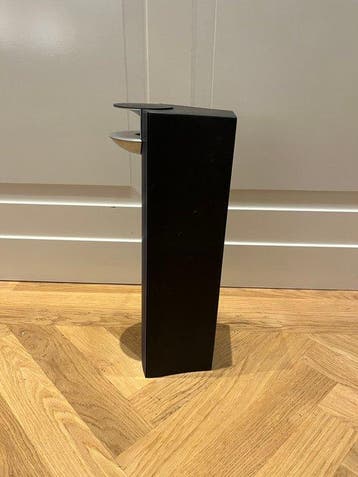 Bang & Olufsen - BeoLab 7-4 zwart met donker blauwe cover.