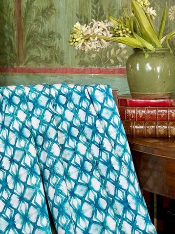 Vijf meter met dubbele breedte. Weefsel met ikat-print Ópera