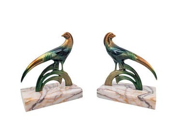 Élégante paire de serre-livres Art Déco, représentant des