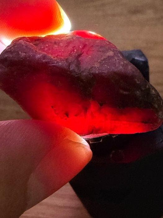 Robijn Echte edelsteen!<br>Schitterende 84,5 ct. Mozambique, Verzamelen, Mineralen en Fossielen